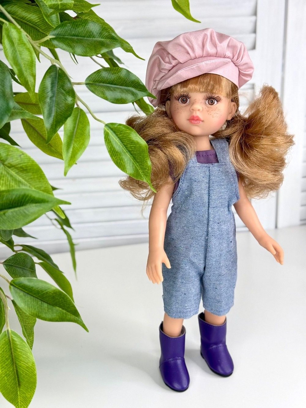 Кукла для девочки 32см Ирене флорист виниловая (04701)
