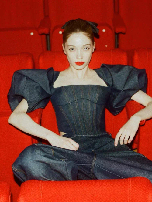 Топ корсетного типа из денима с пышными рукавами