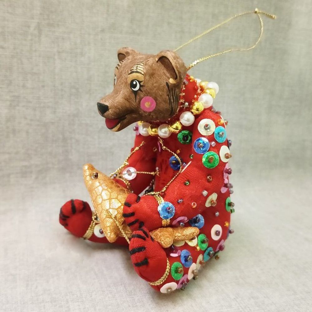 Ёлочная игрушка Медвежонок бисерный с рыбой