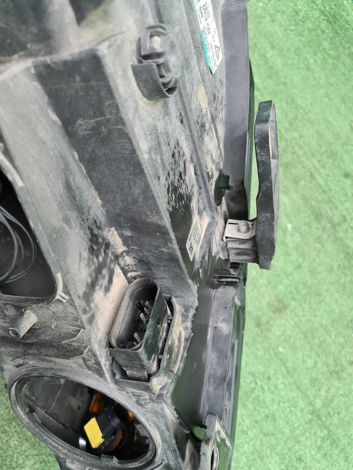 Фара левая Audi Q3 1 8U (2014-2018) ксенон