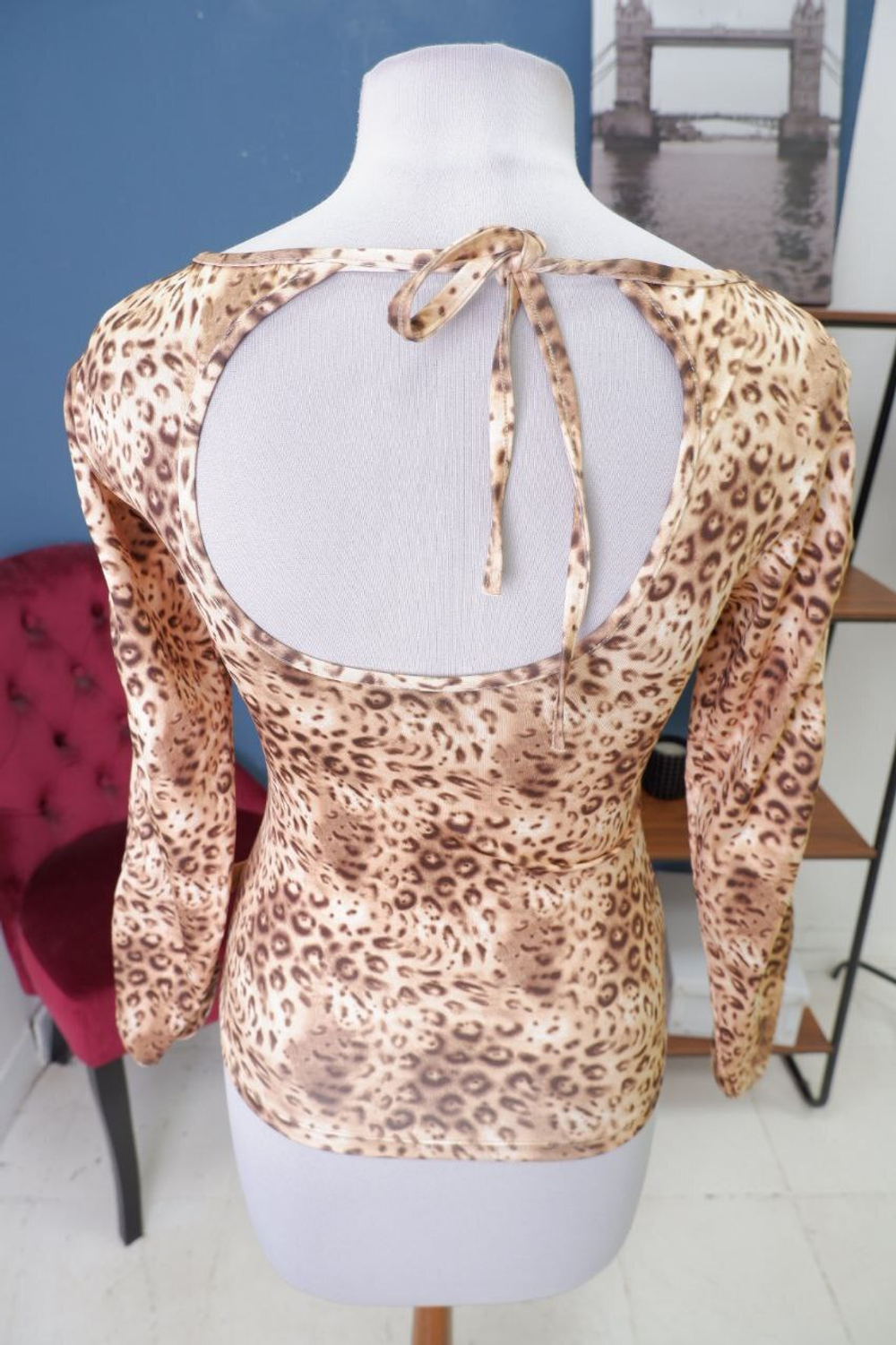 Блузка с открытой спиной 42 размер