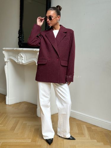 Бордовый двубортный жакет в полоску