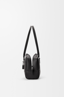 Loewe Укороченная сумка Amazona 31 из блестящей телячьей кожи, черный