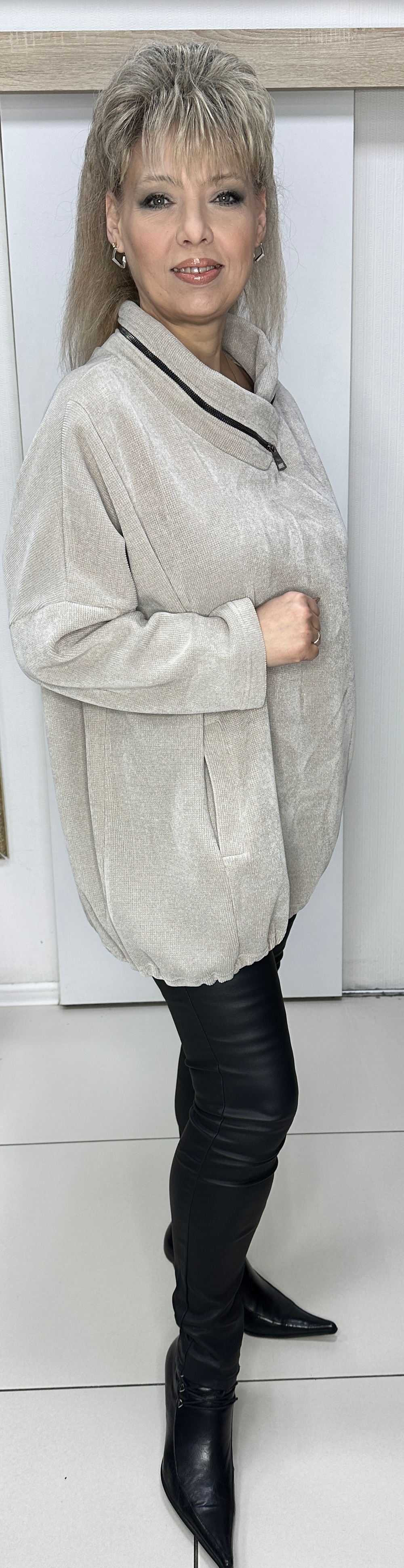 Туника-блузон из микро вельвета с молнией в хомуте