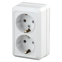 Розетка Intro Quadro 2-204-01 с заземлением двойная 2х2P+E Schuko 16А-250В IP20 открытой установки белая