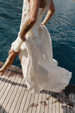 Платье на тонких бретелях