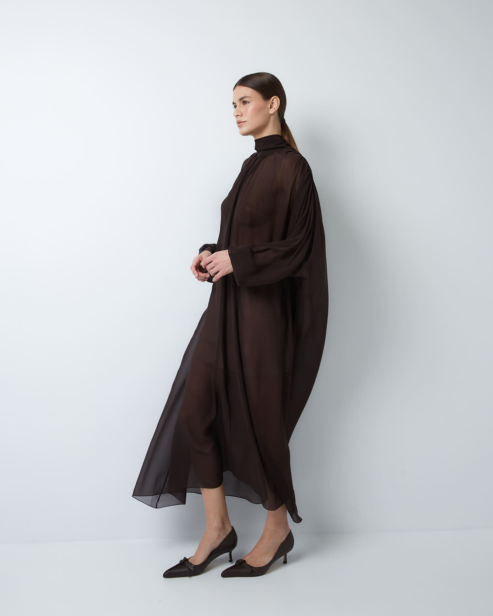 Платье с баской из шелкового шифона шоколад