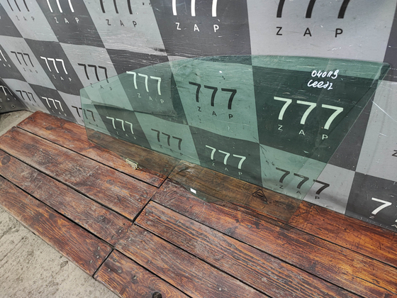 Стекло двери передней левой Kia Ceed 2 (JD) 12-18 Б/У Оригинал 82410A2010