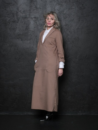 Платье-фрак /песочно-бордовый