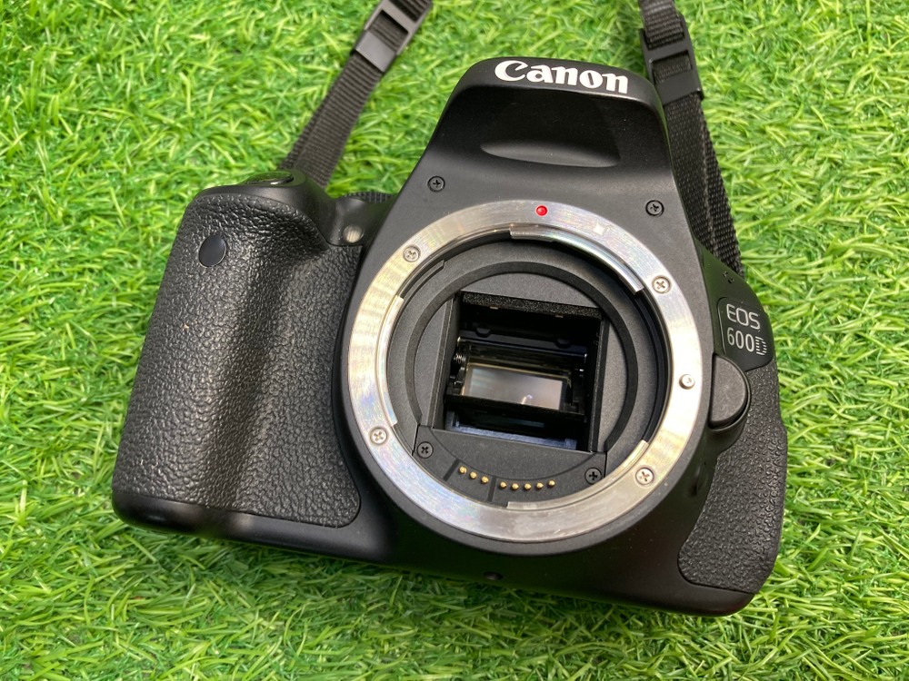 Canon 600D Kit 18-55mm 3.5-5.6 IS STM 9800 кадров