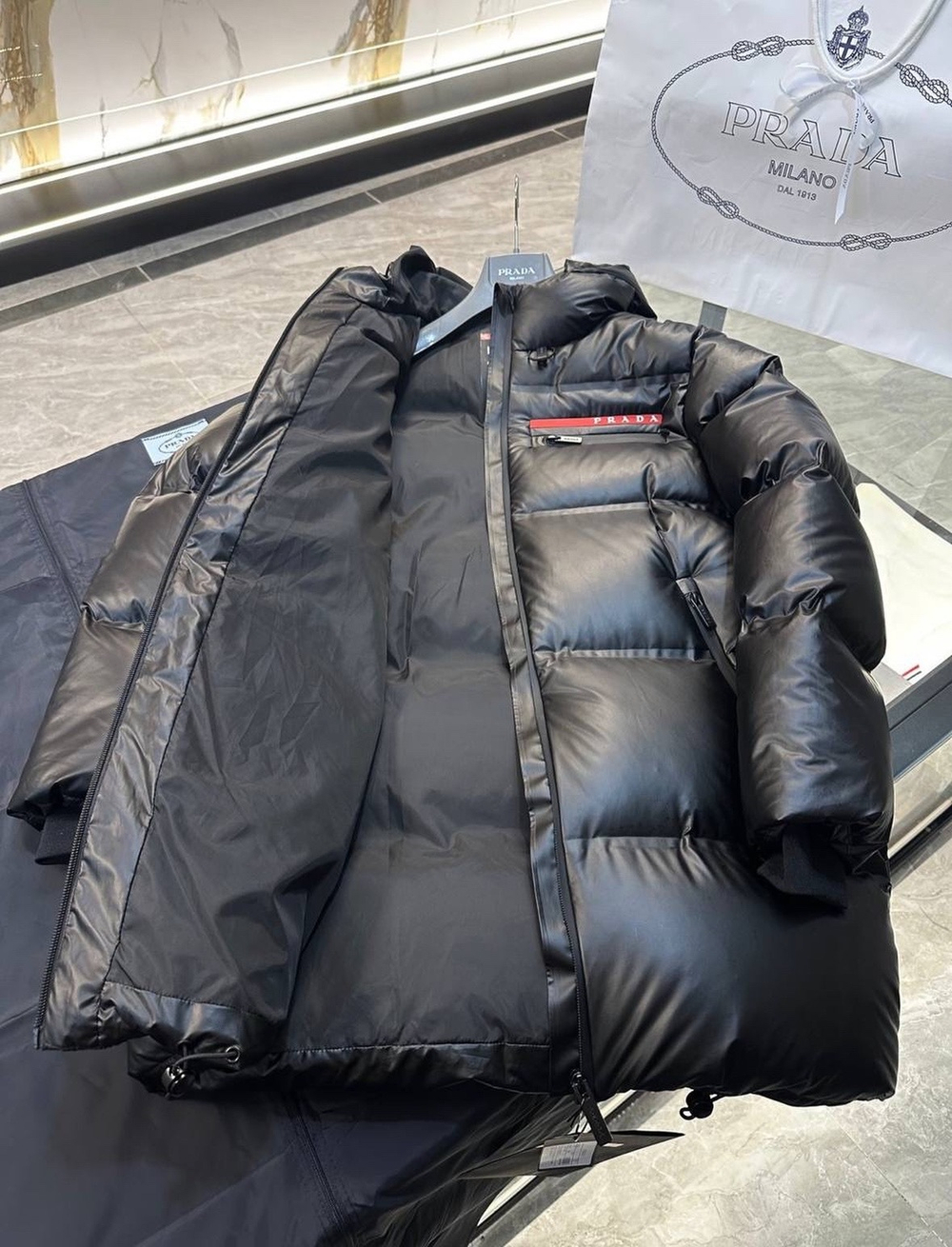 Пуховик Prada