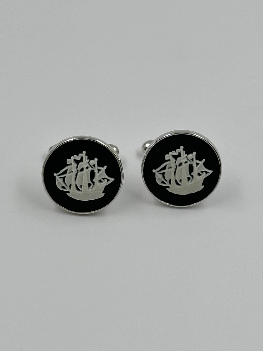 Запонки чёрные Парусник Wedgwood