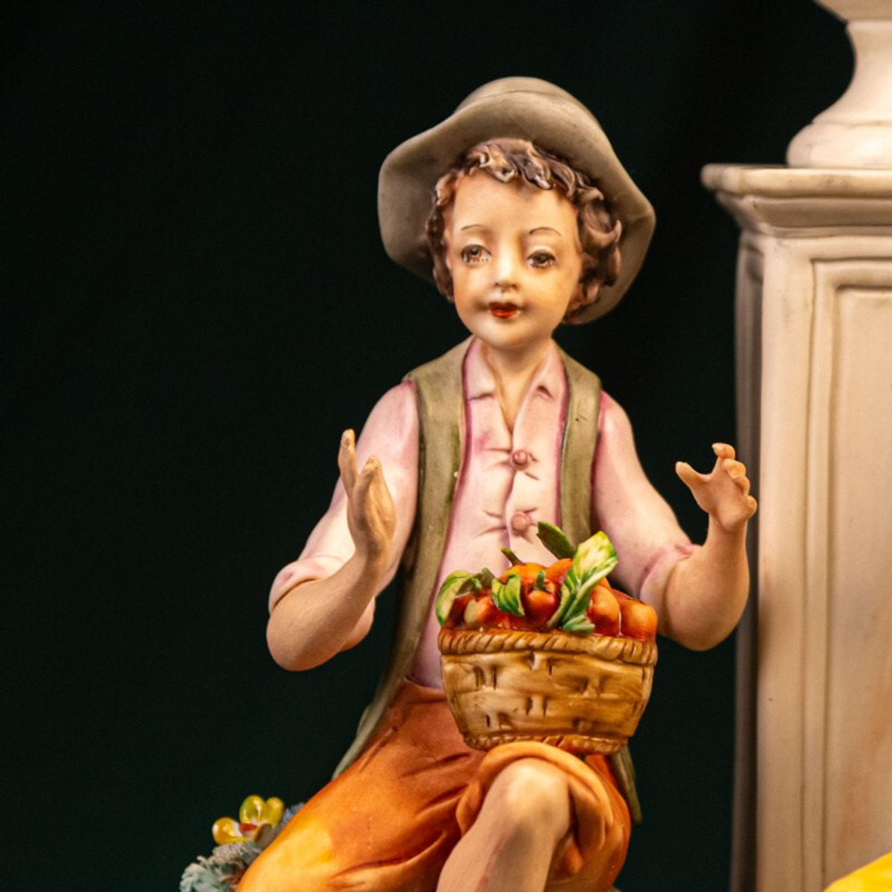 Фарфоровая мануфактура Capodimonte «Сбор урожая яблок»