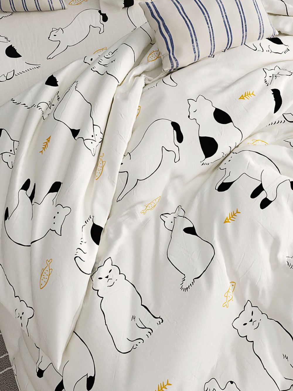 Постельное белье Сказка "Котики на сером" семейное Наволочка 50х70 см 2 шт Простынь на резинке 160х200 см Пододеяльник 145х215 см(2шт) , перкаль