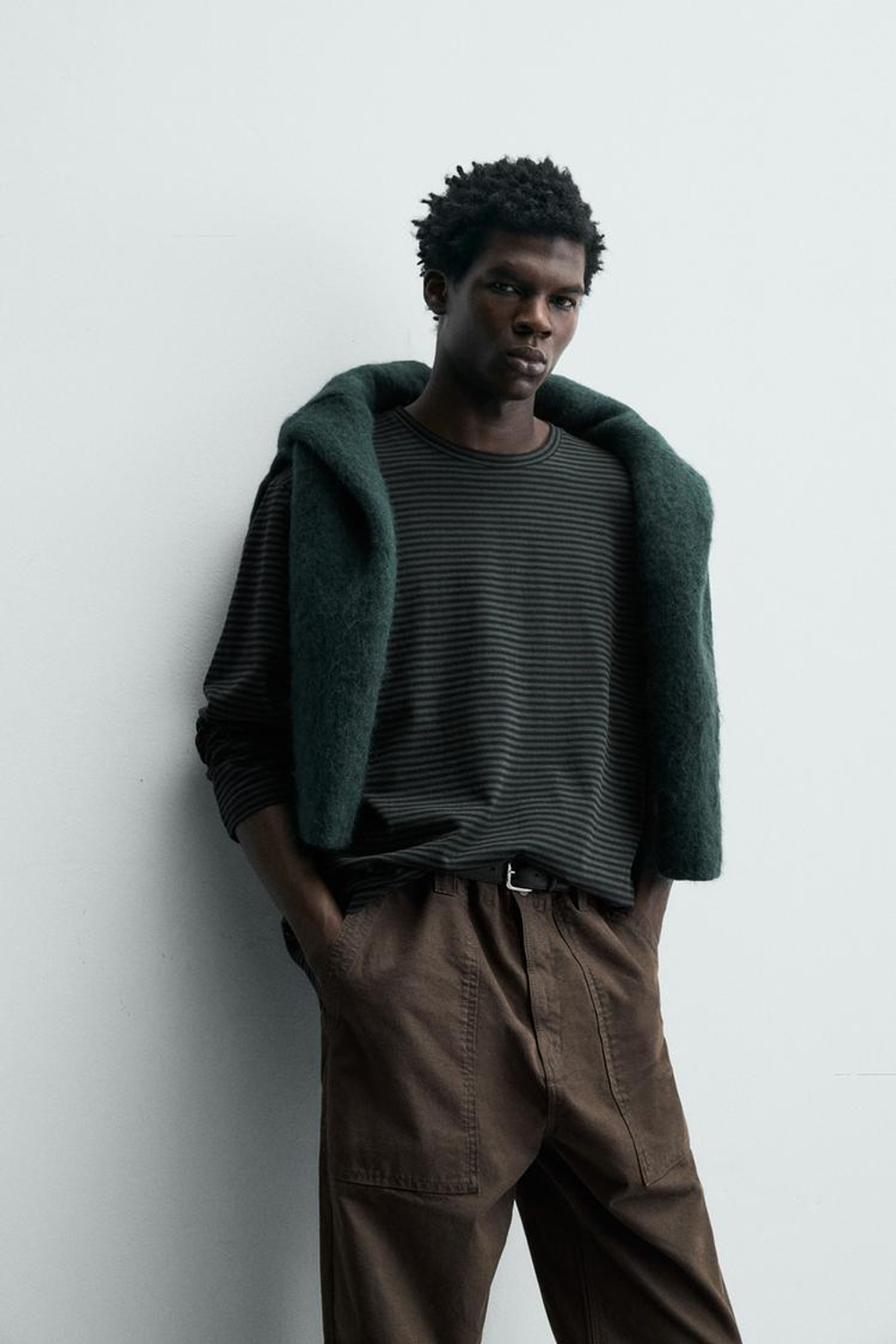 ZARA ХЛОПКОВАЯ ФУТБОЛКА В ПОЛОСКУ С ЭФФЕКТОМ ПОТЕРТОСТИ, СЕРЫЙ