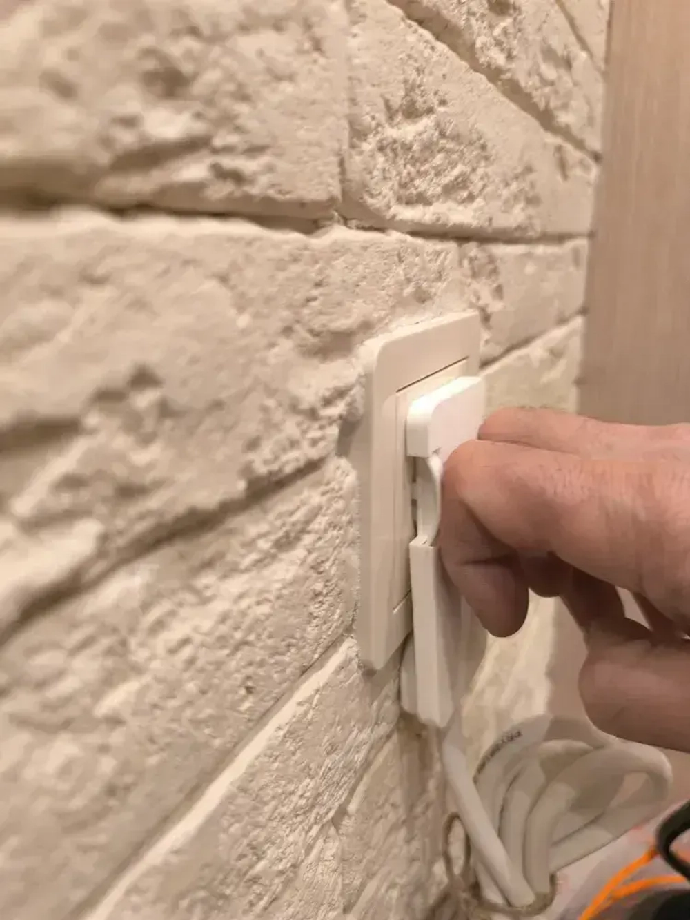 Удлинитель электрический с плоской потайной вилкой невидимкой (за шкаф) 3 розетки 1.5 Метра вилкой (за шкаф) Сетевой фильтр бытовой (удлинитель)