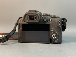 Canon EOS R10 Kit RF-S 18-45mm F4.5-6.3 IS STM 2.000 кадров