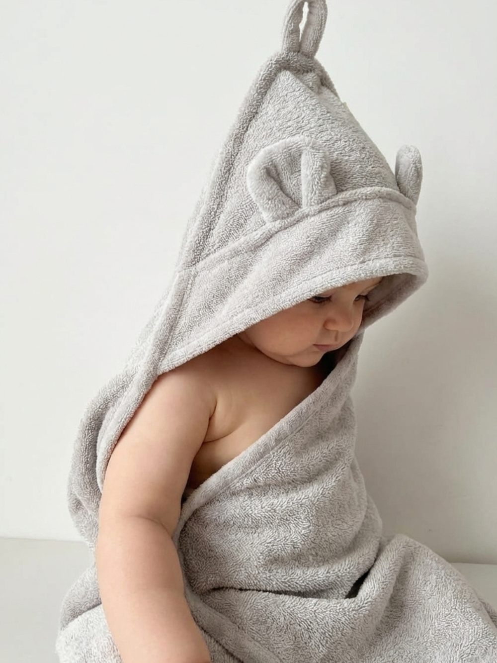 Детское полотенце с капюшоном серый