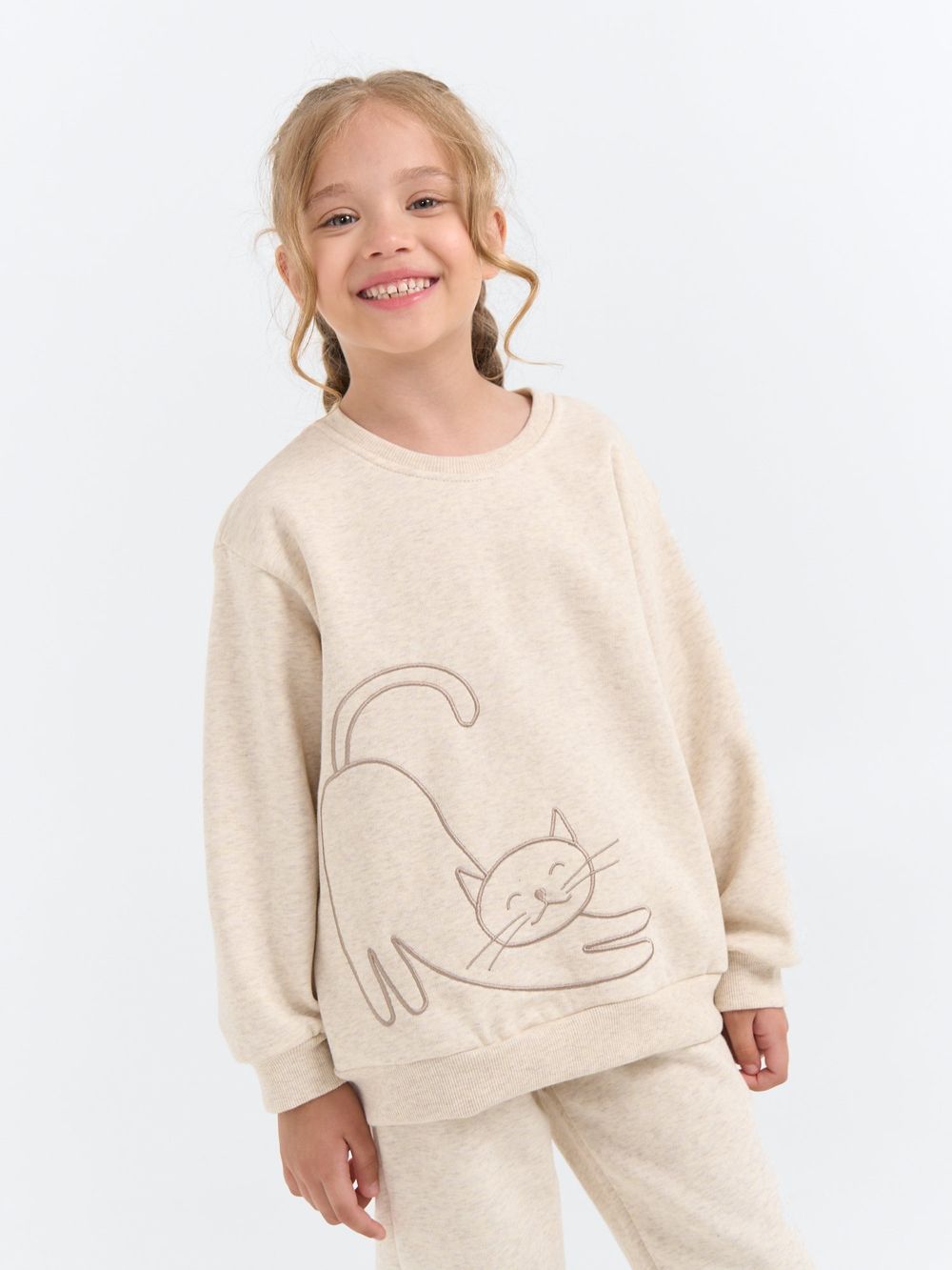 Свитшот "Айвори" с вышивкой утепленный