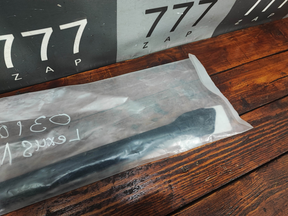 Уплотнитель двери задней левой Lexus NX Новый Оригинал 6788878013