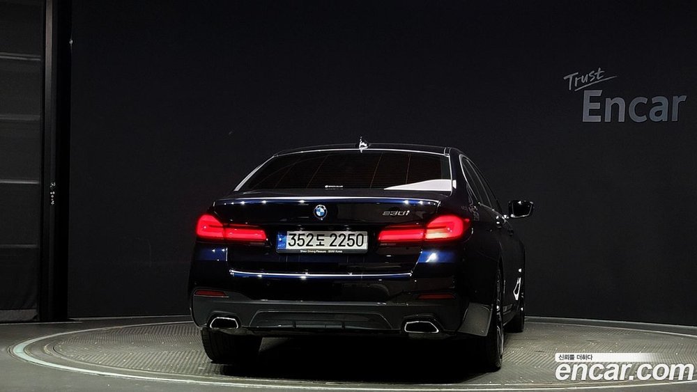 BMW 5 Series (G30) 530i M Sports (06.2021)