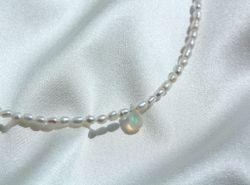 Чокер из жемчуга с опалом