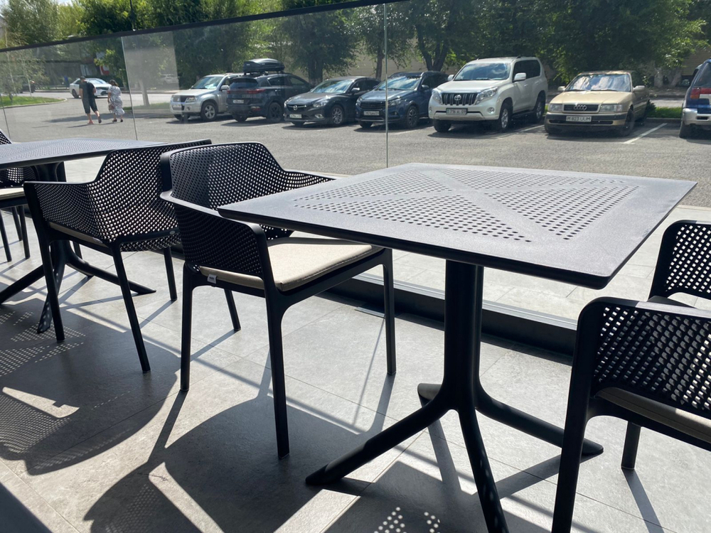 Стол пластиковый обеденный Clip 80