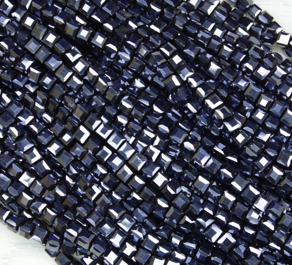 БВН008ДС3 Хрустальные бусины квадратные, цвет: черный AB непрозрачный, 3 мм, кол-во: 63-65 шт.