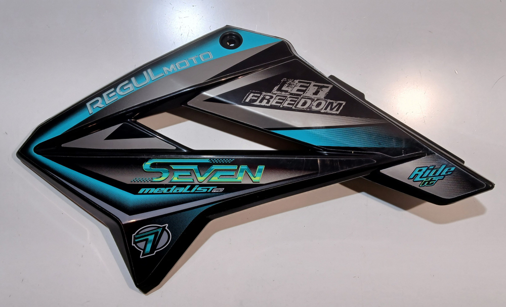 Пластик бака левый Питбайк Regulmoto SEVEN MEDALIST PRO