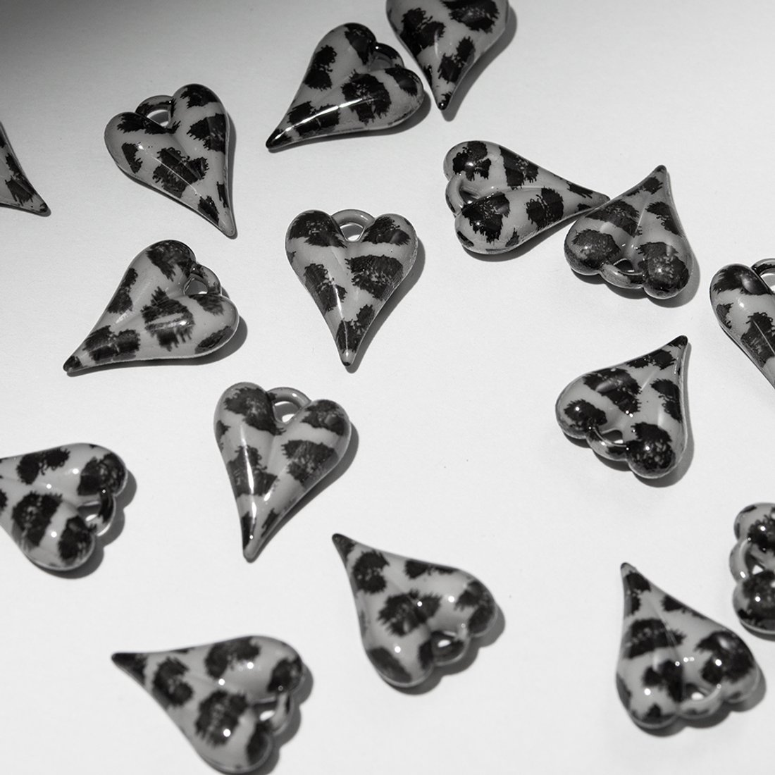 Подвеска "Серый леопард", 27*20мм, акрил