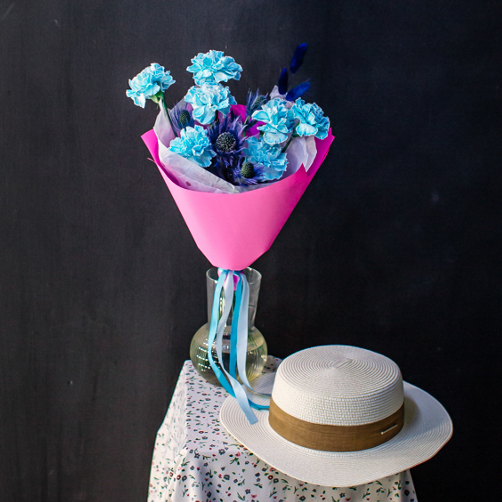 16. Оригинальный букет с эрингиумом и диантусами