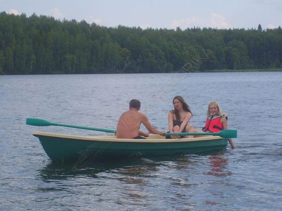 Стеклопластиковая лодка Нейва-4