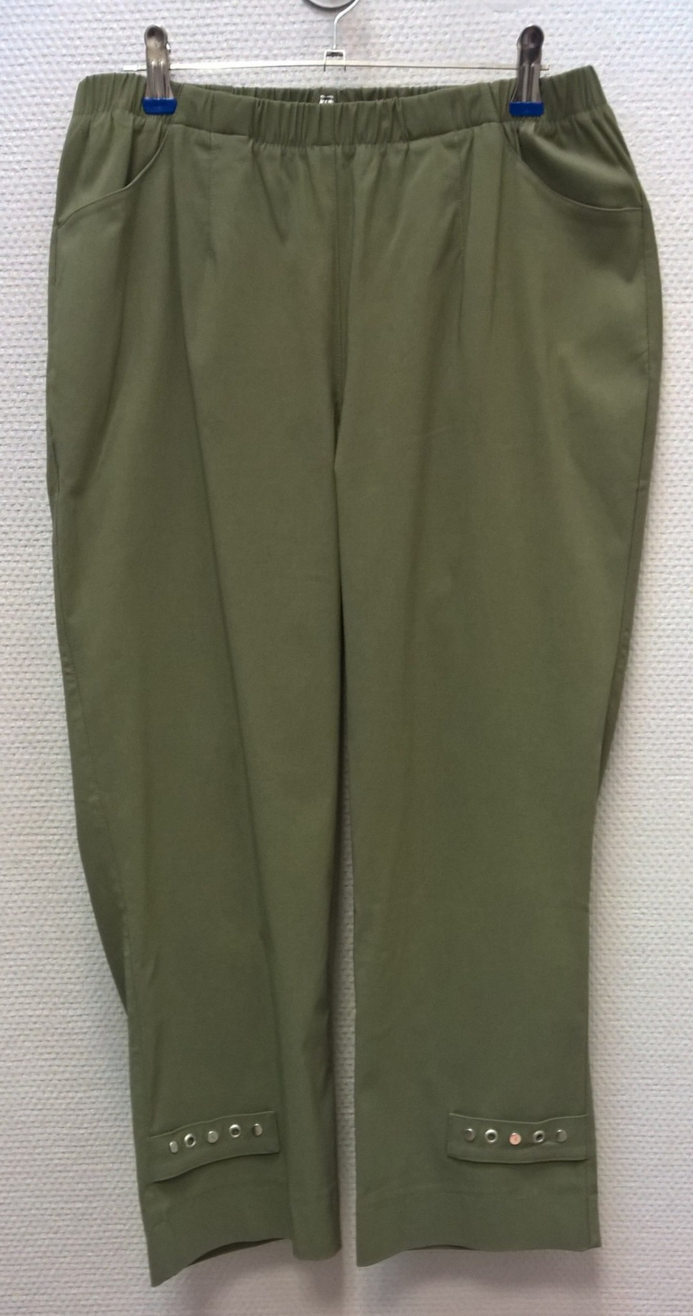 Легкие капри розового цвета