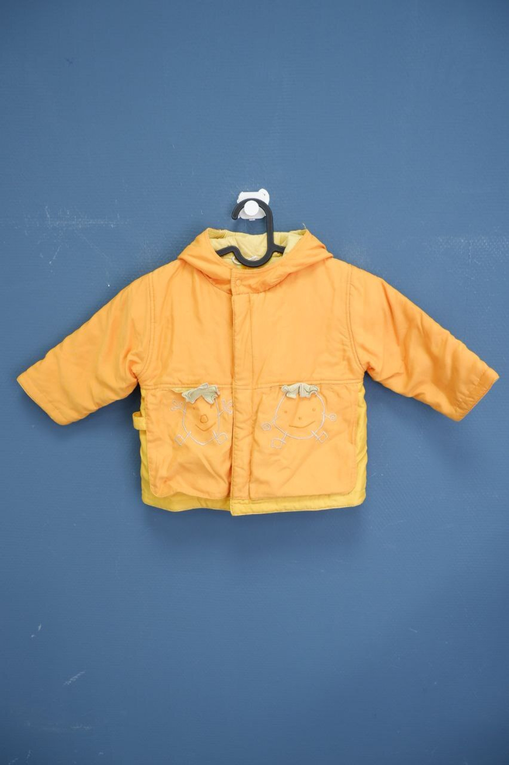 Куртка яркого цвета на 1,5 года