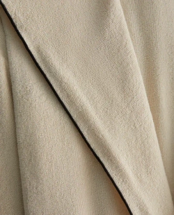 ZARA HOME МЯГКИЙ ХАЛАТ С КОНТРАСТНЫМИ ДЕТАЛЯМИ, ПЕСОЧНЫЙ/ЧЕРНЫЙ