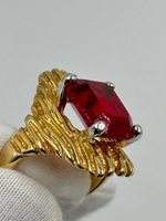 Кольцо с красным кристаллом