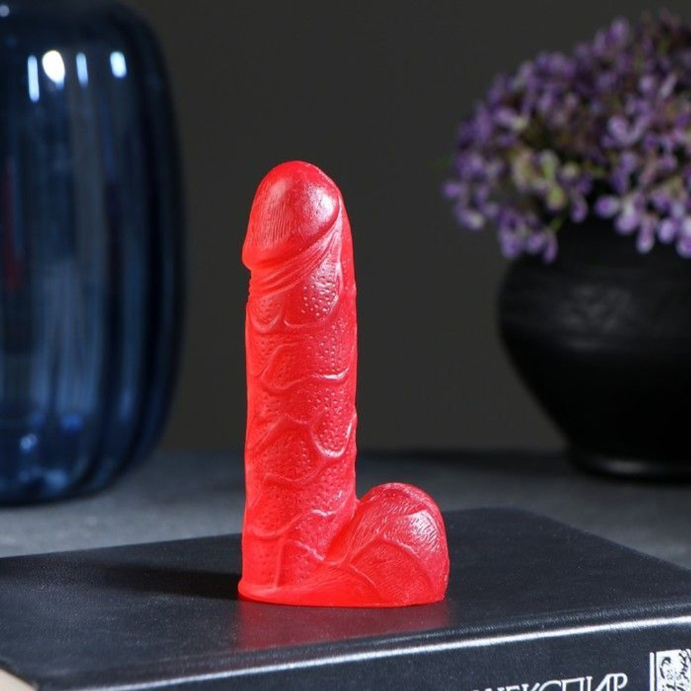 Красное фигурное мыло "Фаворит" с земляничным ароматом - 95 гр.