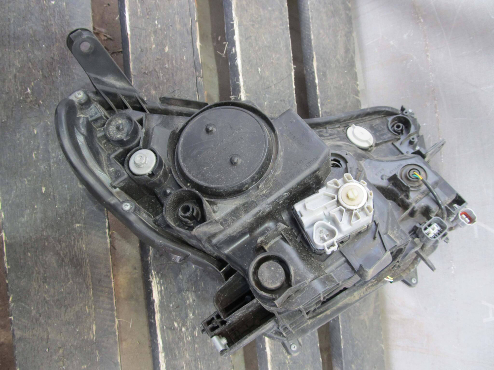 Фара левая LED Toyota RAV4 IV (XA40)  Б/У Оригинал 8118542680