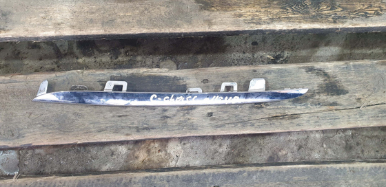 Молдинг решетки радиатора Mercedes C-Class W205 14-18 Б/У Оригинал A2058880173