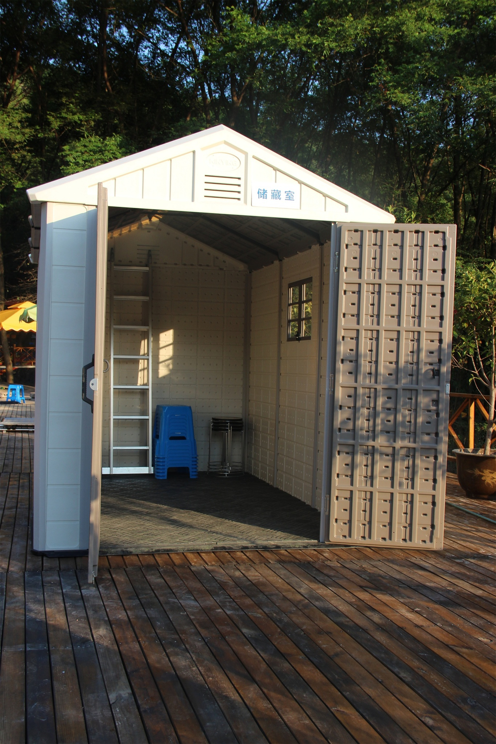 Садовый пластиковый сарай HouzBlock Comfort-3 (2.2x3.3 м)