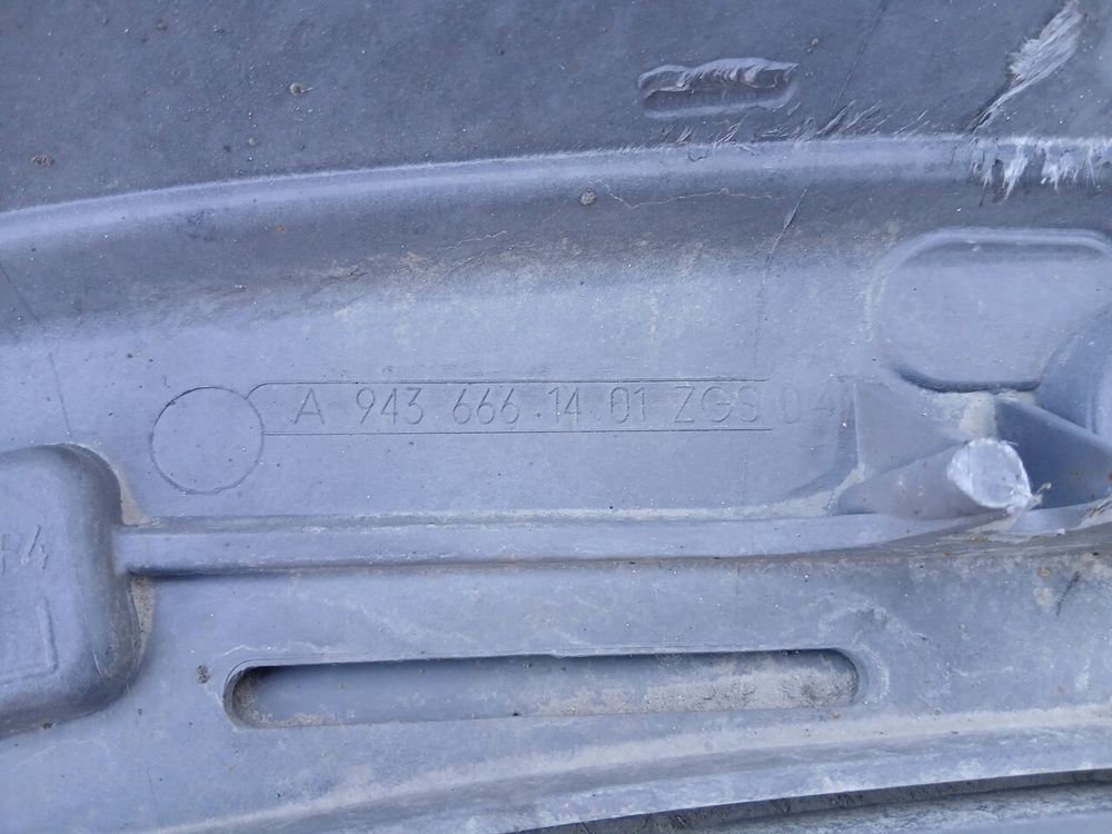 Корпус (дефект) подножек левый 2017г.