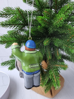 Елочная игрушка из фарфора Рыбак