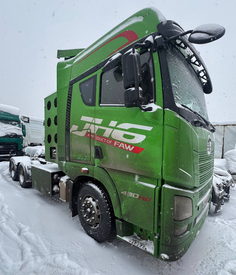 FAW JH6 6x4 Седельный тягач CA4250P25K15T1NE5A80 (Газовый, 12,5 л, 430 л.с., МТ)