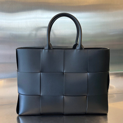 Bottega Veneta Medium Arco Tote Bag 37 cm