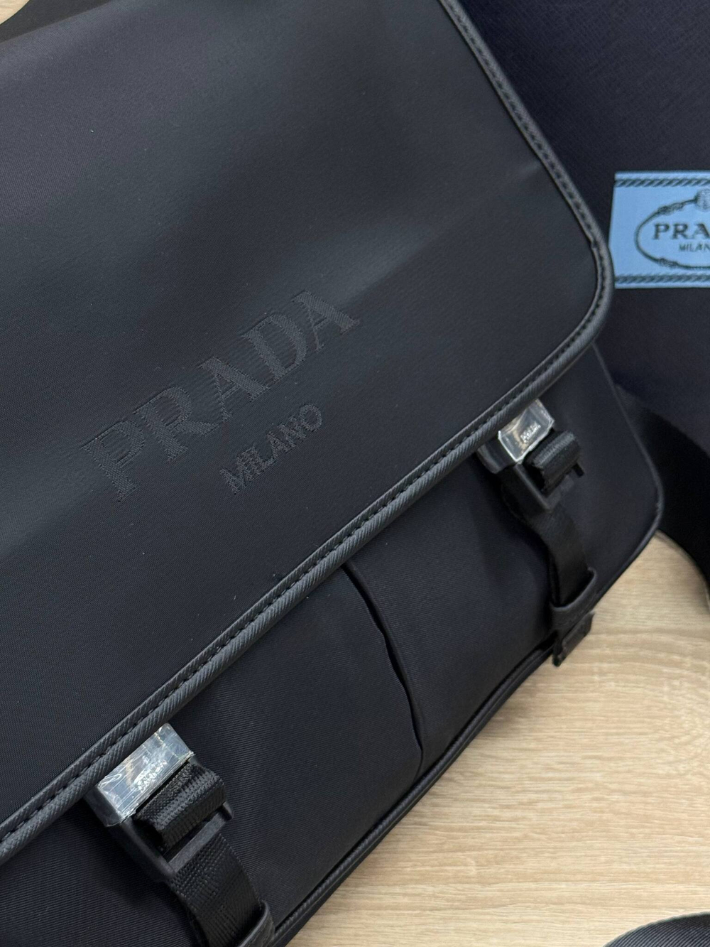Сумка-мессенджер Prada