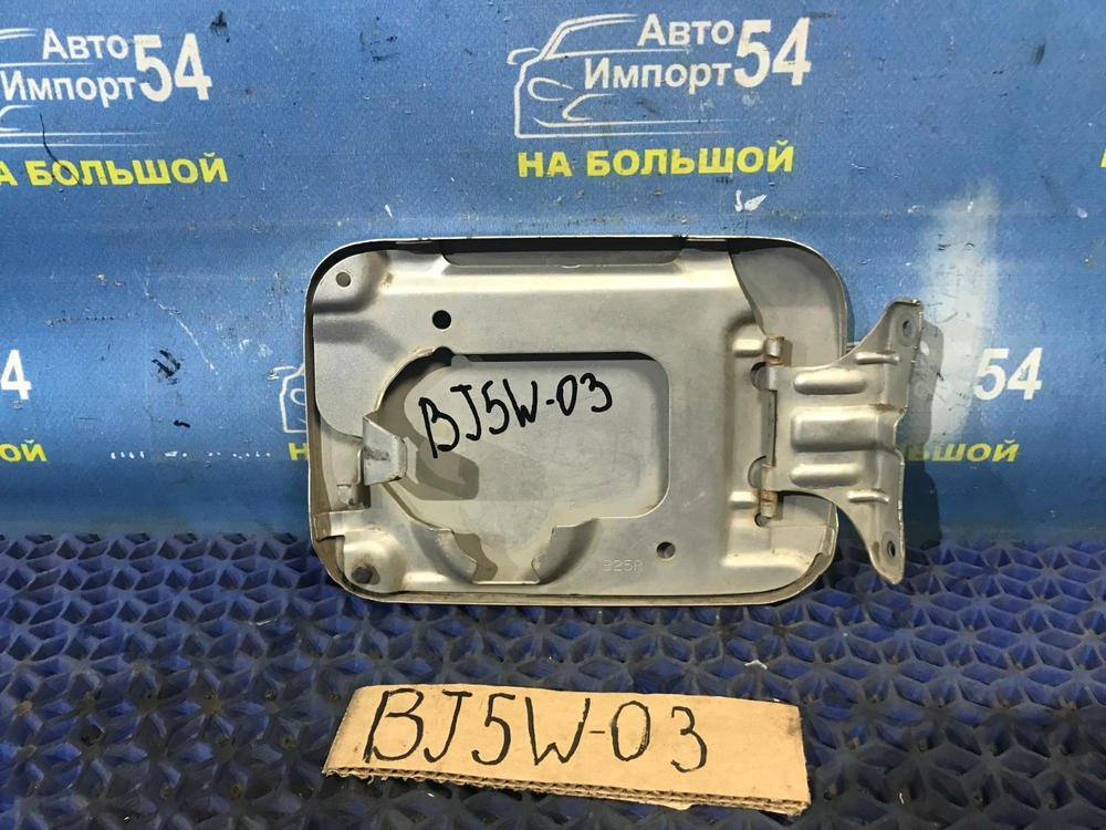 Лючок бензобака MAZDA FAMILIA 2001