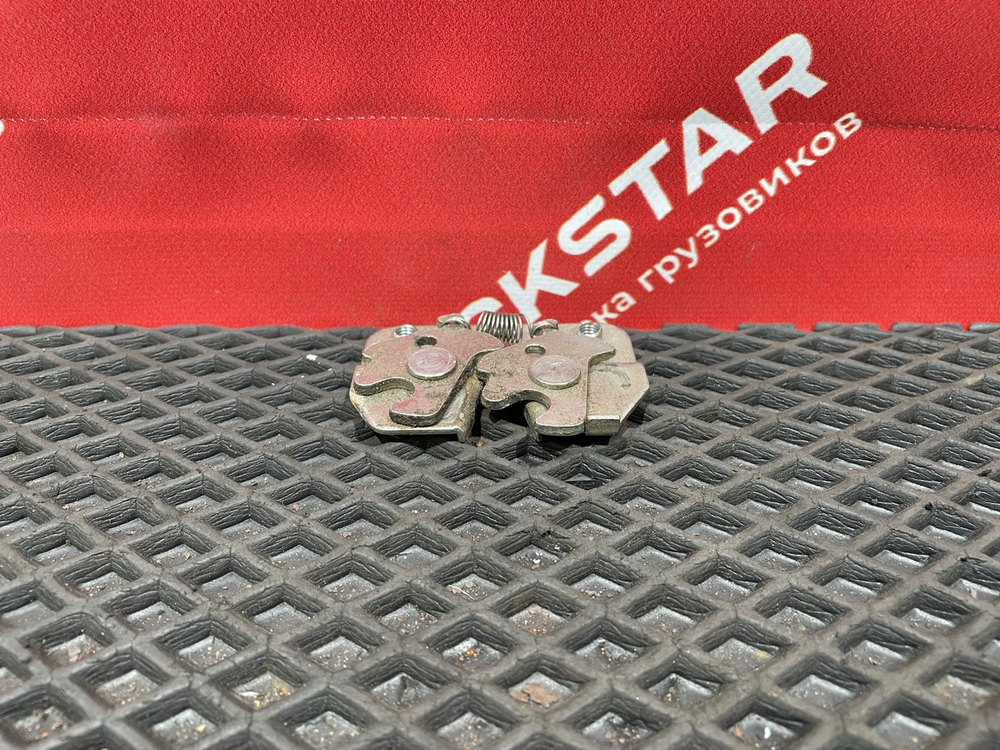 Замок инструментального ящика правый