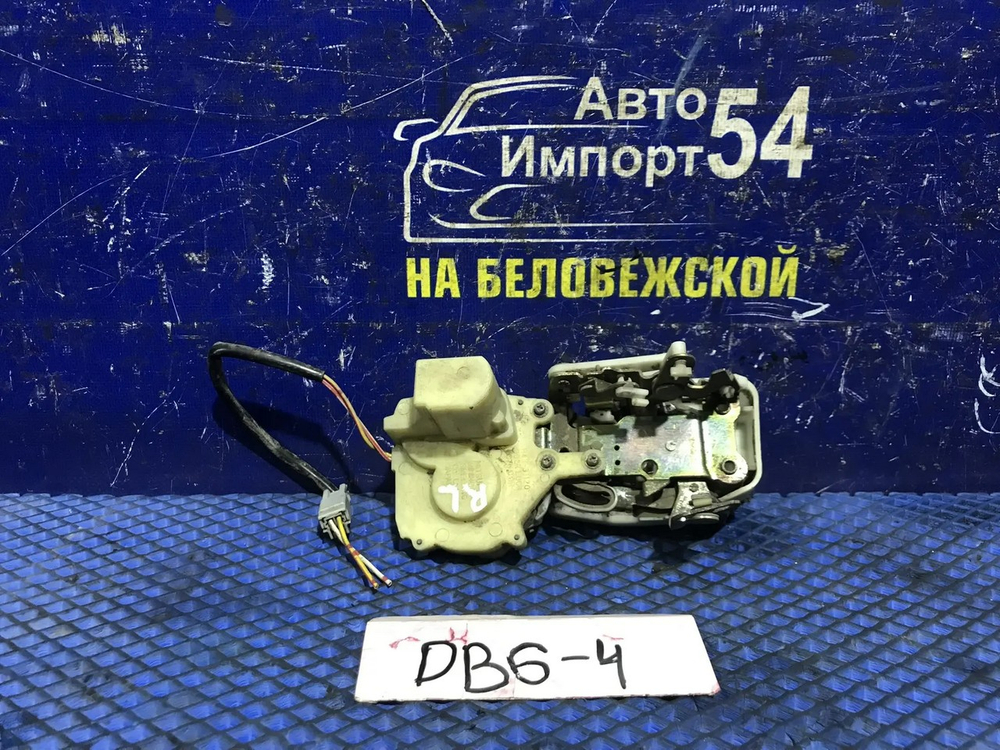Замок двери задней левой Honda INTEGRA 1996