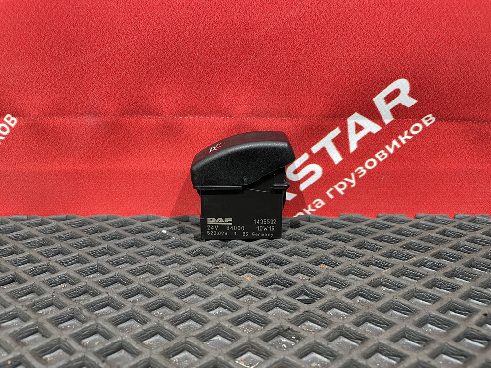 Кнопка освещения за кабиной