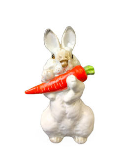 Статуэтка (миниатюра) "Заяц с морковкой" (ЛФЗ)